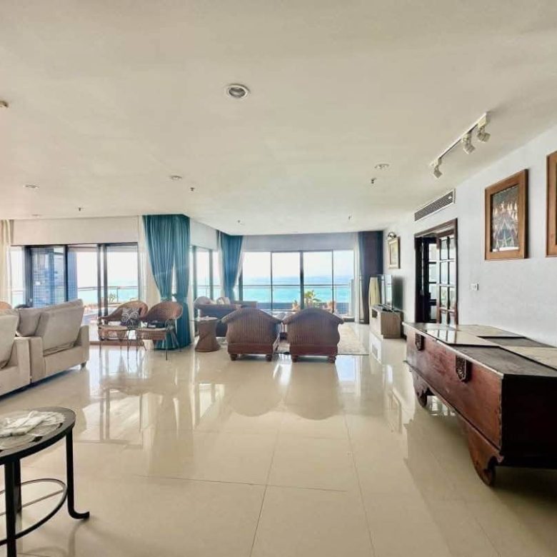 Lucrative Condo 3 Bed, 3 Bath 245 SQM.@ Bann Hard U Thong Pattaya