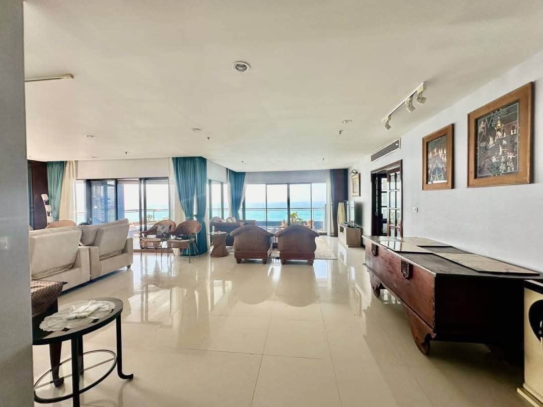 Lucrative Condo 3 Bed, 3 Bath 245 SQM.@ Bann Hard U Thong Pattaya