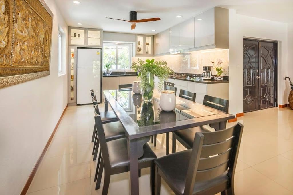 EXCLUSIVITY FOR SALE: Magnificent 2-Story Pool Villa in Thappraya Road – Pattaya