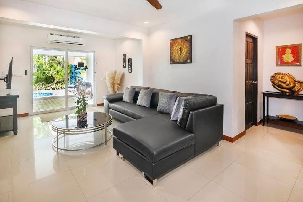 EXCLUSIVITY FOR SALE: Magnificent 2-Story Pool Villa in Thappraya Road – Pattaya