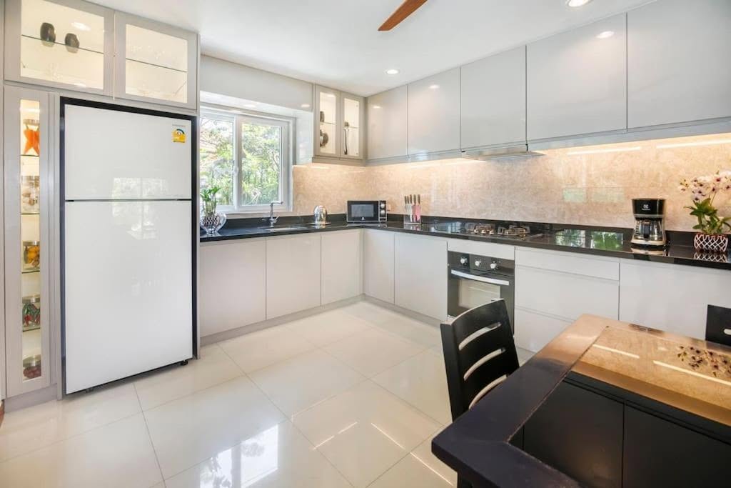 EXCLUSIVITY FOR SALE: Magnificent 2-Story Pool Villa in Thappraya Road – Pattaya