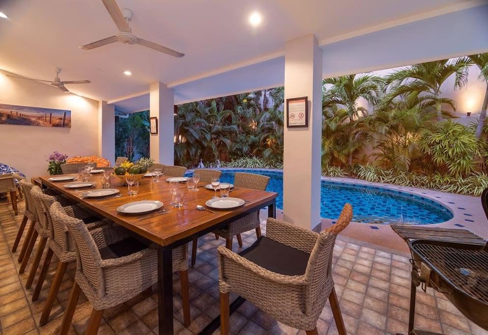EXCLUSIVITY FOR SALE: Magnificent 2-Story Pool Villa in Thappraya Road – Pattaya