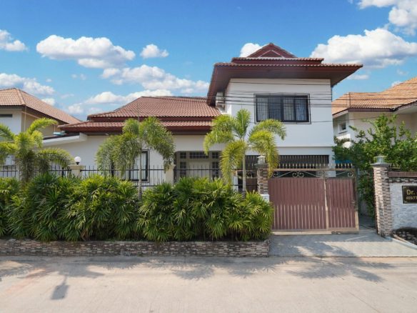 Luxury 2-Story Pool Villa in Grand TW Home 2 – South Pattaya