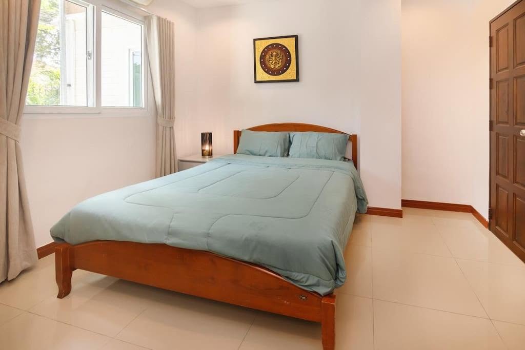 EXCLUSIVITY FOR SALE: Magnificent 2-Story Pool Villa in Thappraya Road – Pattaya