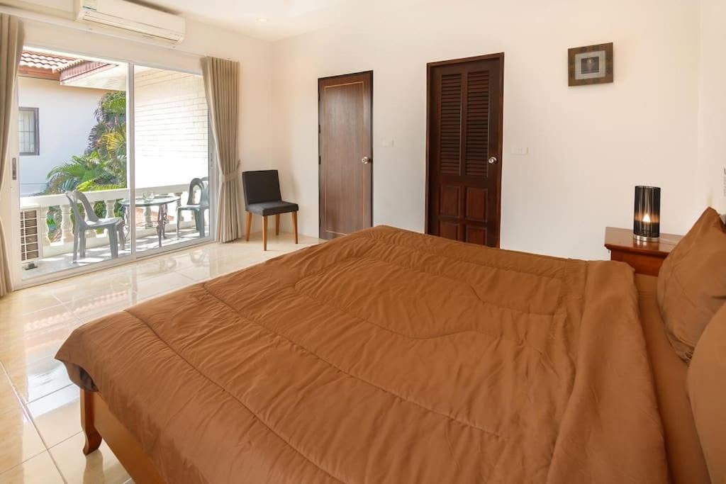 EXCLUSIVITY FOR SALE: Magnificent 2-Story Pool Villa in Thappraya Road – Pattaya