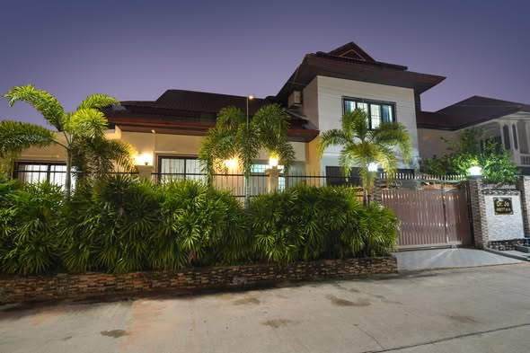 Luxury 2-Story Pool Villa in Grand TW Home 2 – South Pattaya