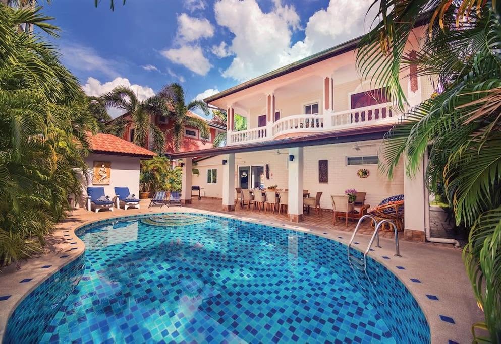 EXCLUSIVITY FOR SALE: Magnificent 2-Story Pool Villa in Thappraya Road – Pattaya