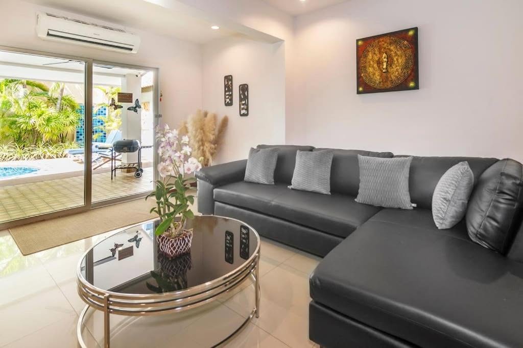 EXCLUSIVITY FOR SALE: Magnificent 2-Story Pool Villa in Thappraya Road – Pattaya