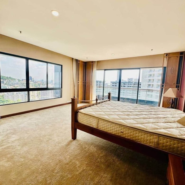 Lucrative Condo 3 Bed, 3 Bath 245 SQM.@ Bann Hard U Thong Pattaya