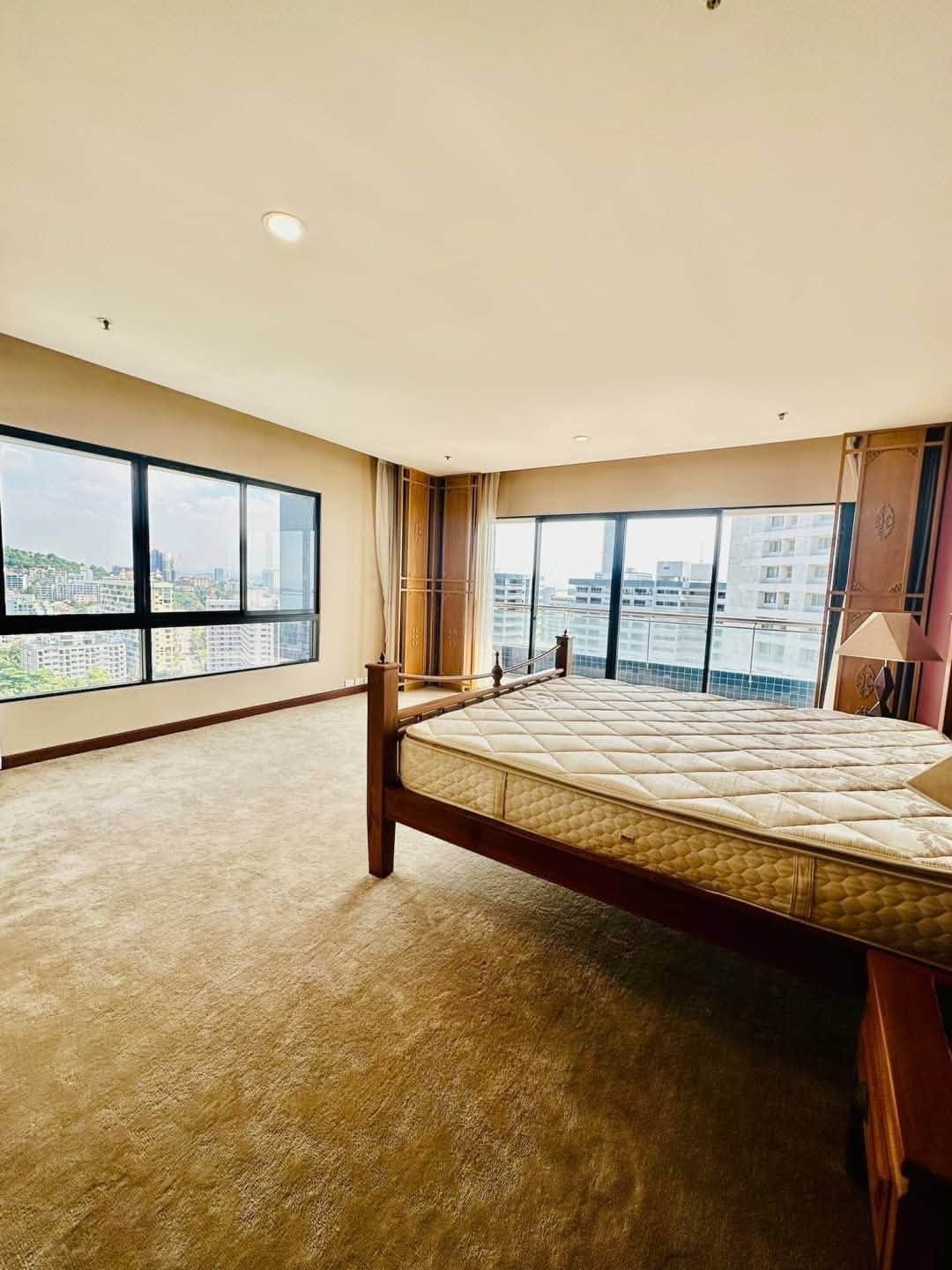Lucrative Condo 3 Bed, 3 Bath 245 SQM.@ Bann Hard U Thong Pattaya