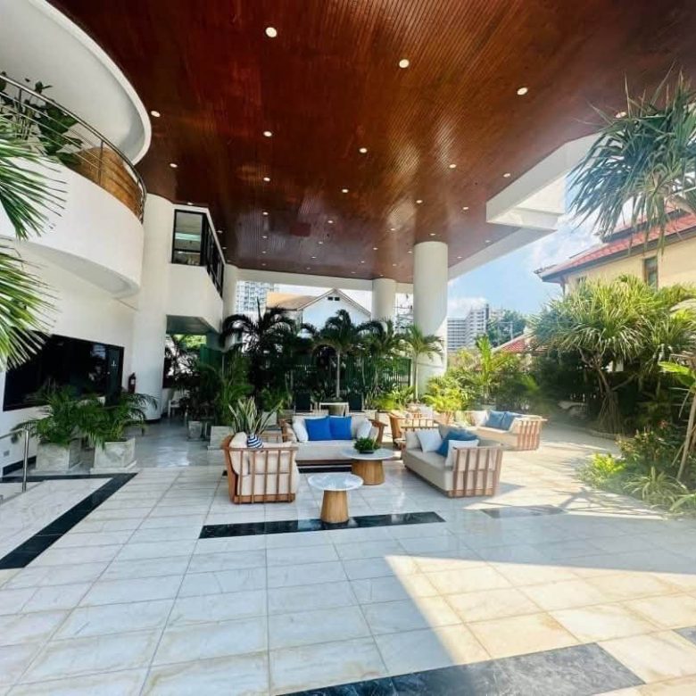 Lucrative Condo 3 Bed, 3 Bath 245 SQM.@ Bann Hard U Thong Pattaya