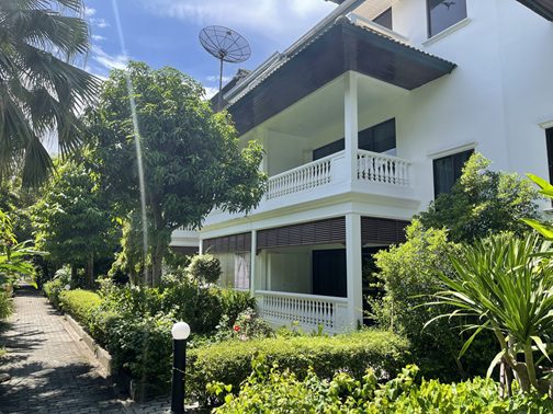 EXCLUSIVITY FOR SALE: Luxury 3-Story Townhome in Baan Somprasong – Na Jomtien