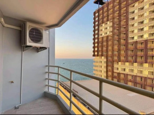 Prime Location Condo Studio 48 SQM. @ View Talay 6
