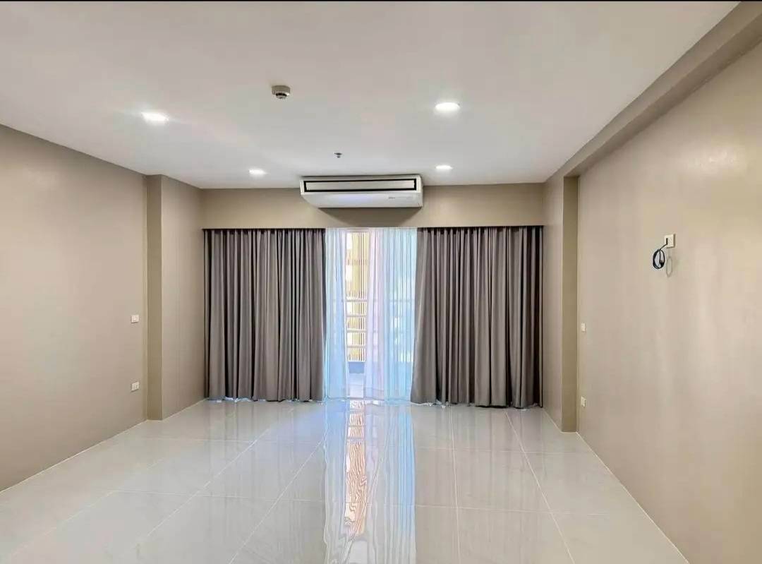 Prime Location Condo Studio 48 SQM. @ View Talay 6