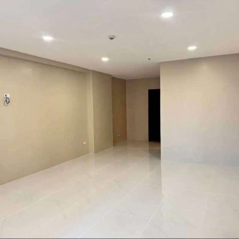Prime Location Condo Studio 48 SQM. @ View Talay 6