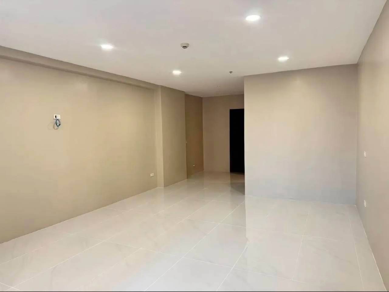 Prime Location Condo Studio 48 SQM. @ View Talay 6