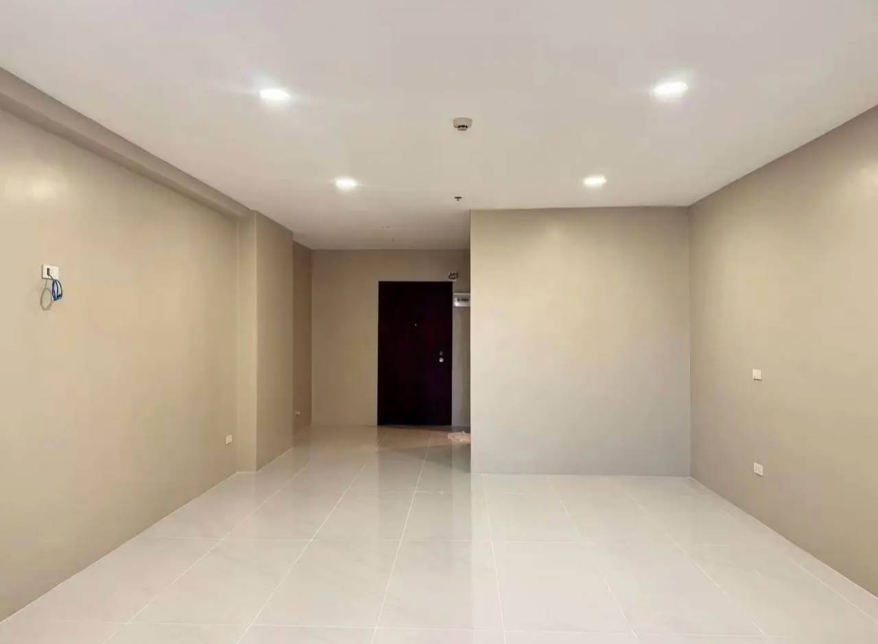 Prime Location Condo Studio 48 SQM. @ View Talay 6