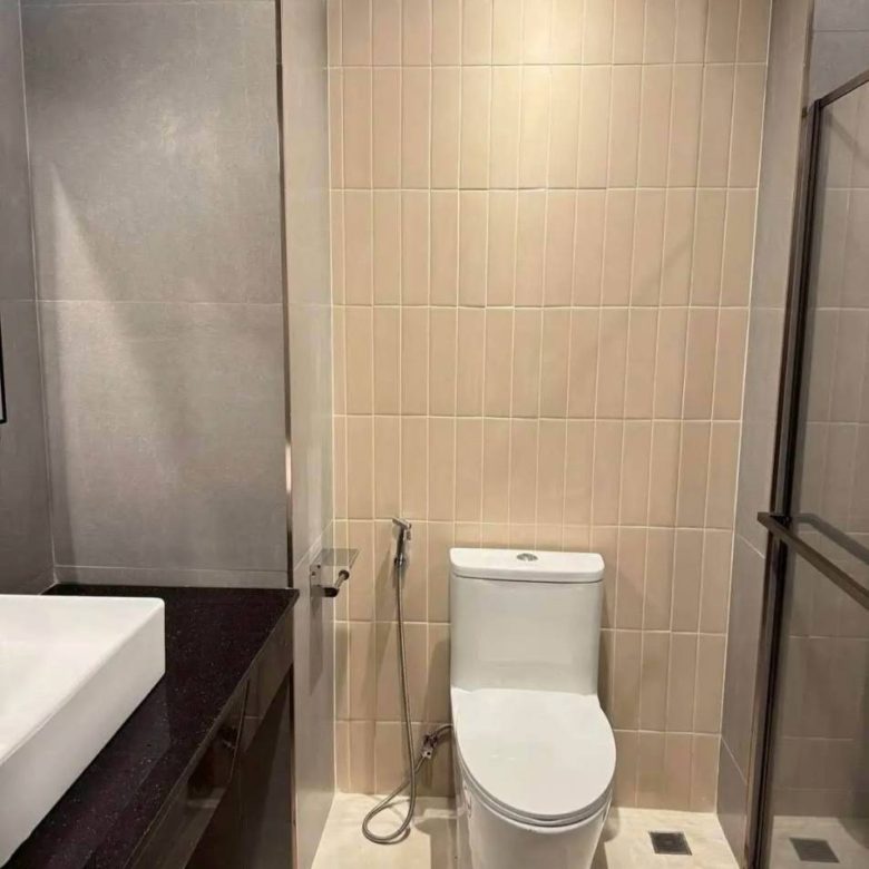 Prime Location Condo Studio 48 SQM. @ View Talay 6