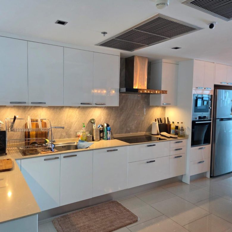 Spacious Condo 3 Bed, 2 Bath 161.15 SQM. @ Sand Condo Pratumnak