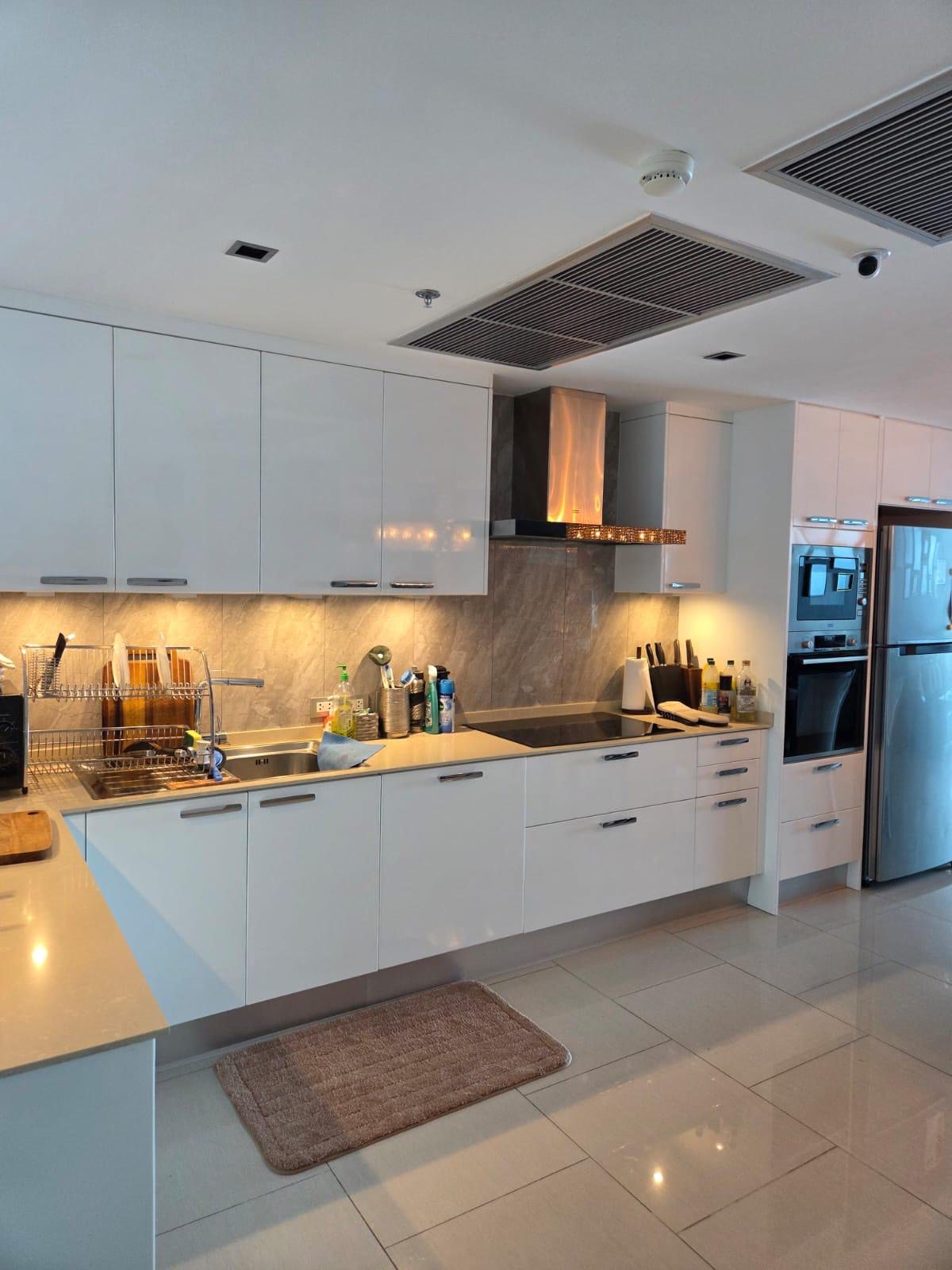 Spacious Condo 3 Bed, 2 Bath 161.15 SQM. @ Sand Condo Pratumnak