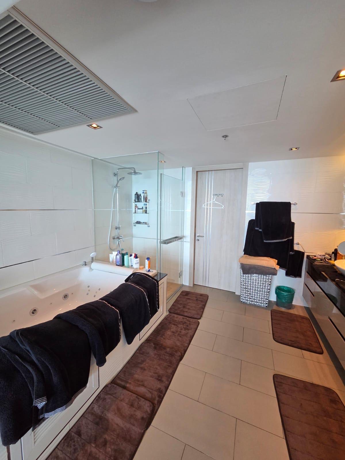 Spacious Condo 3 Bed, 2 Bath 161.15 SQM. @ Sand Condo Pratumnak