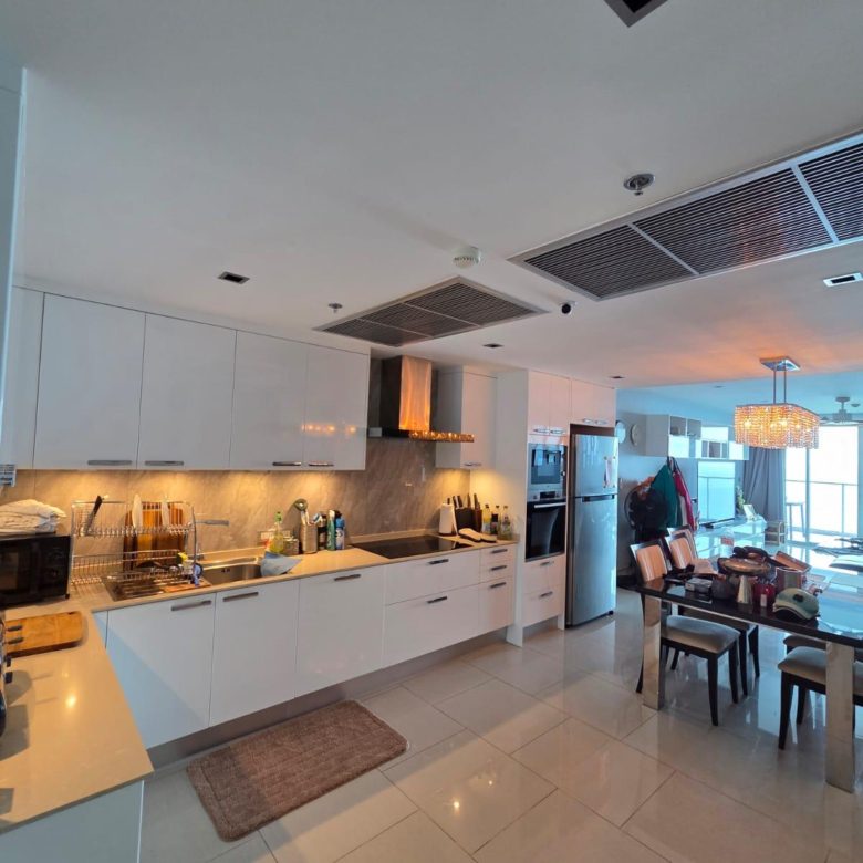 Spacious Condo 3 Bed, 2 Bath 161.15 SQM. @ Sand Condo Pratumnak