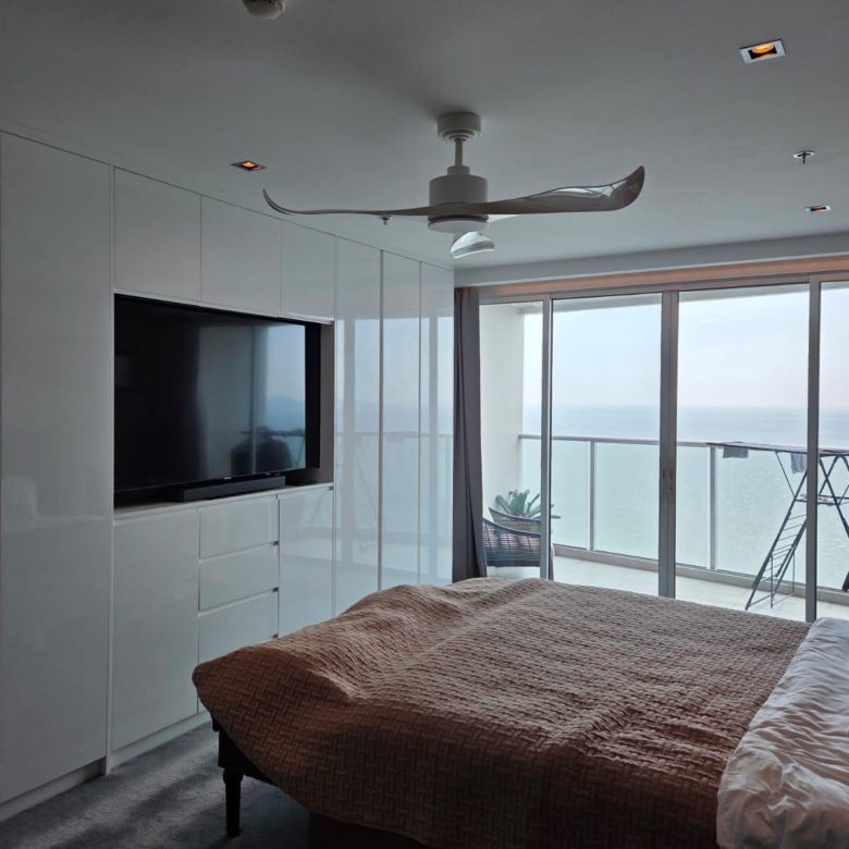 Spacious Condo 3 Bed, 2 Bath 161.15 SQM. @ Sand Condo Pratumnak