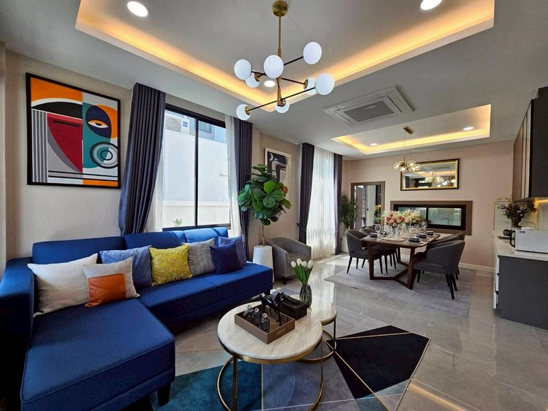 Detached House 2-Story 4 Bed, 4 Bath 57.5 SQW.@ Huai Yai Soi K9