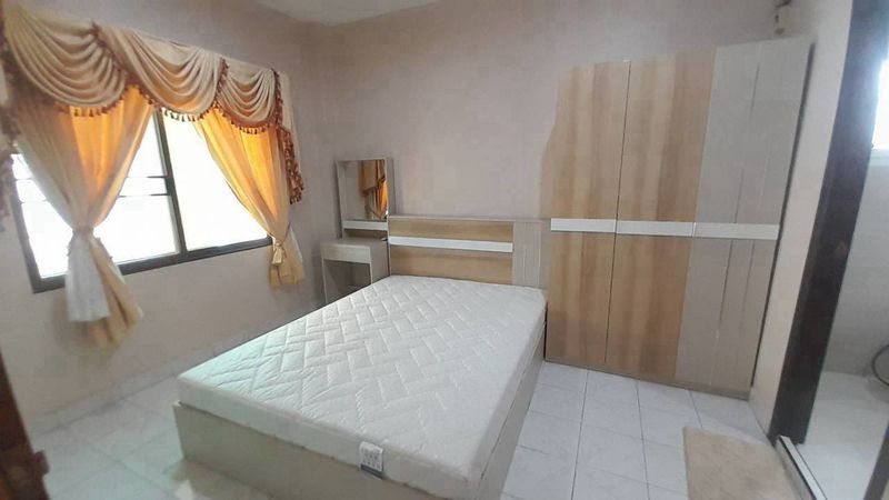 Spacious Pool Villa 4 Bed, 5 Bath 191 SQW. @ Pattaya Land and House Village
