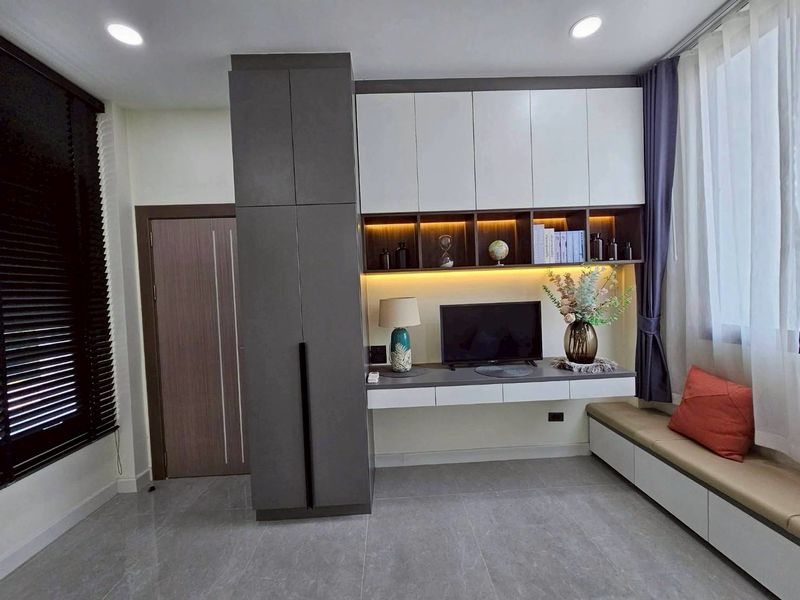 Detached House 2-Story 4 Bed, 4 Bath 57.5 SQW.@ Huai Yai Soi K9