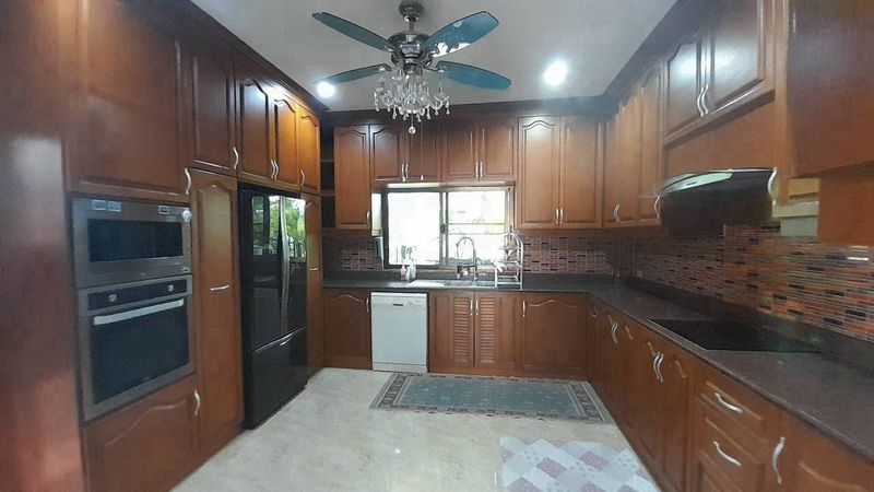 Spacious Pool Villa 4 Bed, 5 Bath 191 SQW. @ Pattaya Land and House Village