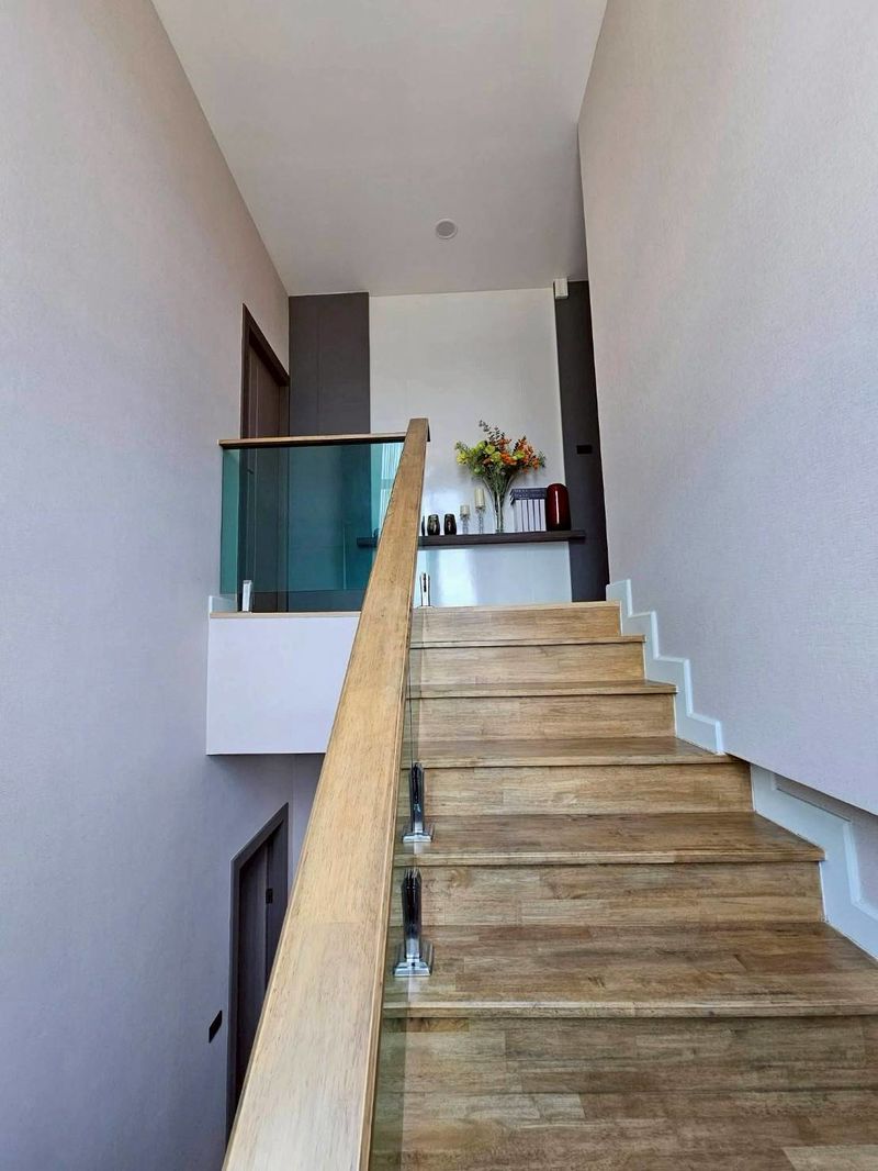 Detached House 2-Story 4 Bed, 4 Bath 57.5 SQW.@ Huai Yai Soi K9