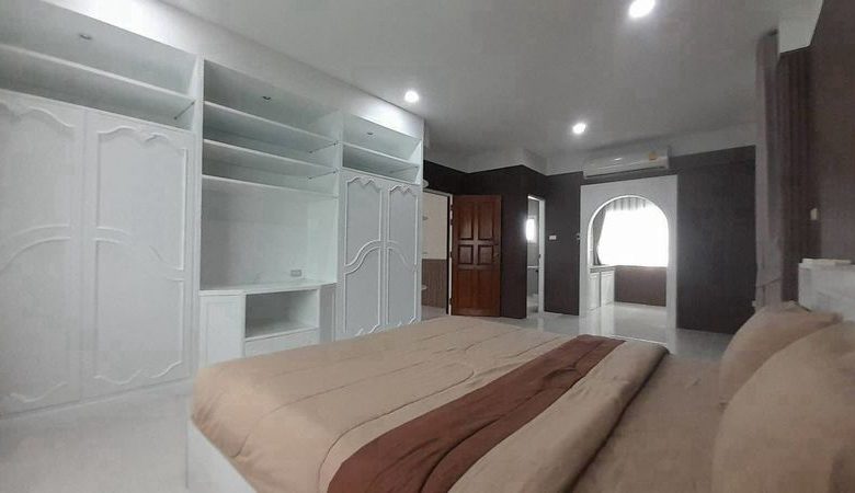 Spacious Pool Villa 4 Bed, 5 Bath 191 SQW. @ Pattaya Land and House Village