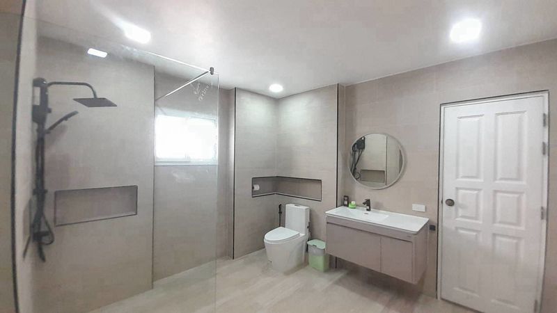 Spacious Pool Villa 4 Bed, 5 Bath 191 SQW. @ Pattaya Land and House Village