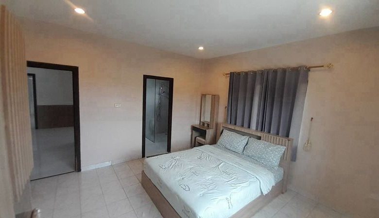 Spacious Pool Villa 4 Bed, 5 Bath 191 SQW. @ Pattaya Land and House Village