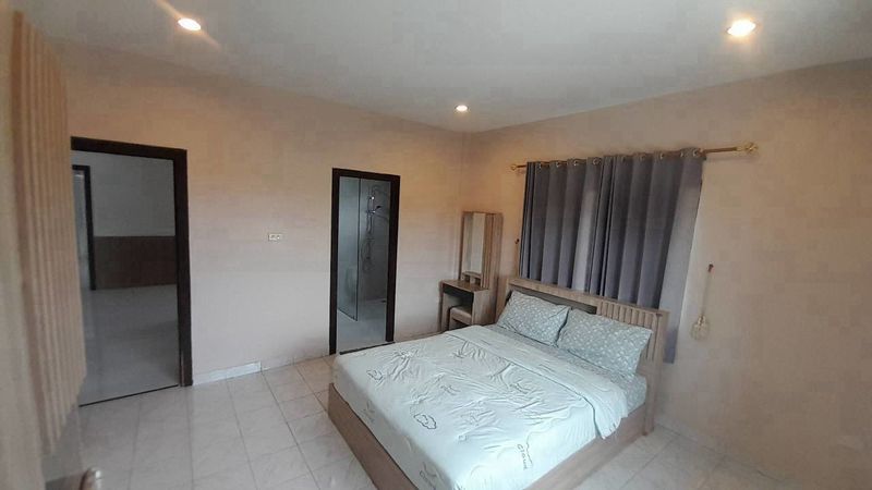 Spacious Pool Villa 4 Bed, 5 Bath 191 SQW. @ Pattaya Land and House Village