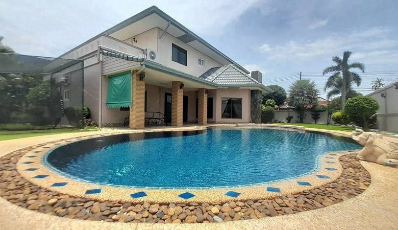 Spacious Pool Villa 4 Bed, 5 Bath 191 SQW. @ Pattaya Land and House Village