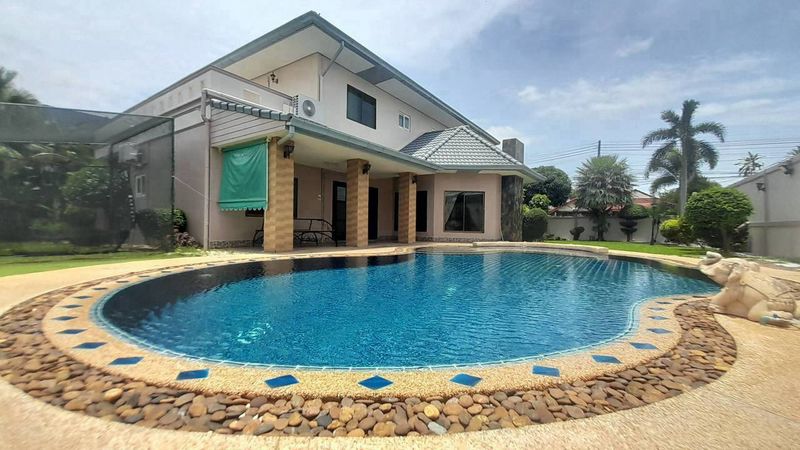 Spacious Pool Villa 4 Bed, 5 Bath 191 SQW. @ Pattaya Land and House Village
