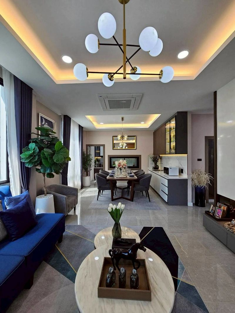 Detached House 2-Story 4 Bed, 4 Bath 57.5 SQW.@ Huai Yai Soi K9