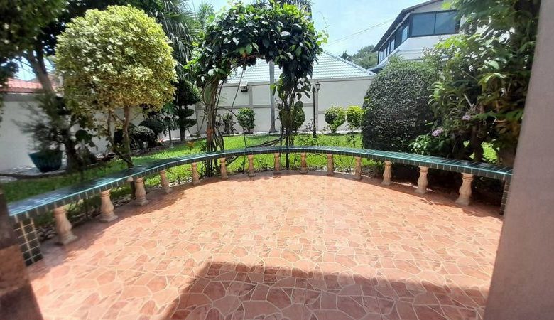 Spacious Pool Villa 4 Bed, 5 Bath 191 SQW. @ Pattaya Land and House Village