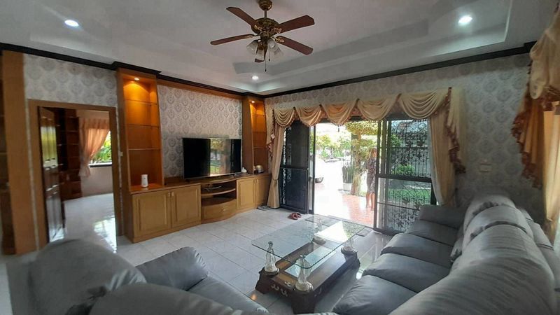 Spacious Pool Villa 4 Bed, 5 Bath 191 SQW. @ Pattaya Land and House Village