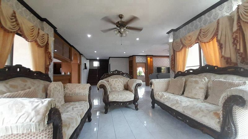 Spacious Pool Villa 4 Bed, 5 Bath 191 SQW. @ Pattaya Land and House Village