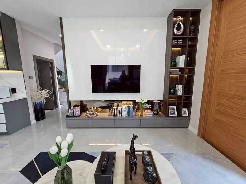 Detached House 2-Story 4 Bed, 4 Bath 57.5 SQW.@ Huai Yai Soi K9