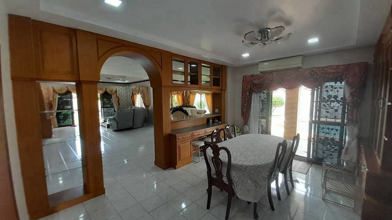 Spacious Pool Villa 4 Bed, 5 Bath 191 SQW. @ Pattaya Land and House Village