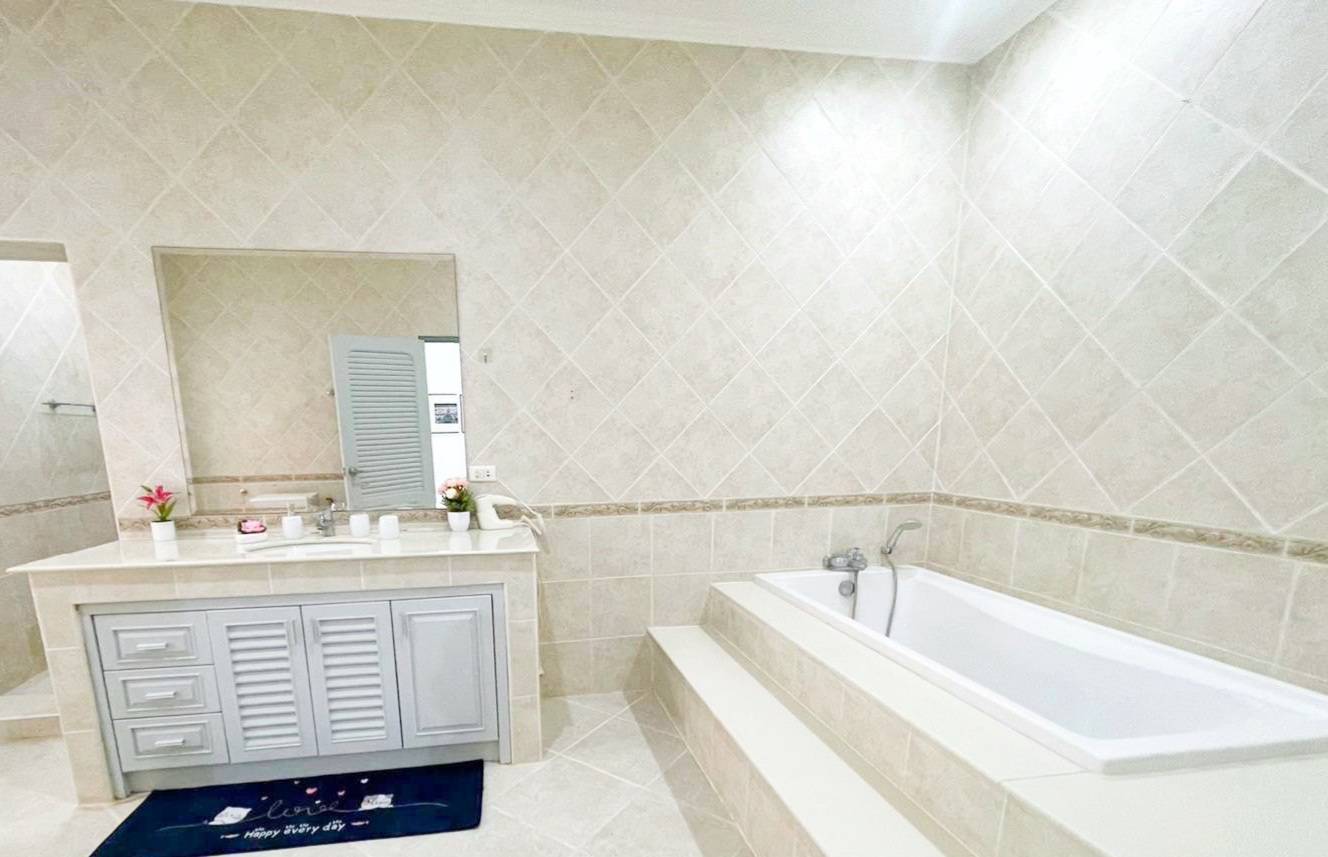 For Sale/Rent: At Majestic Residence @ Pratumnak Hill