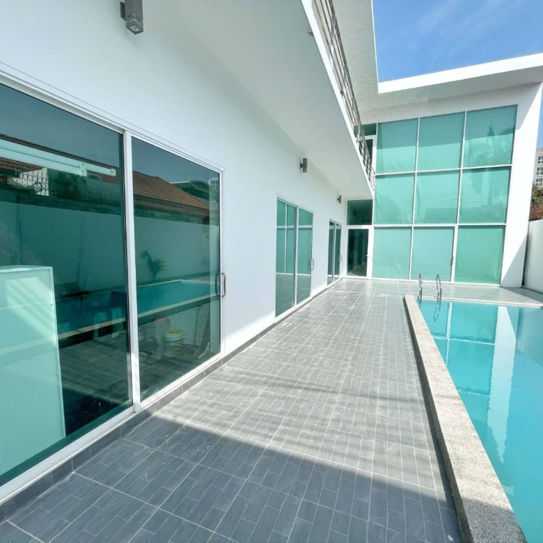 New modern Pool Villa 6 Bed, 7 Bath 80.5 SQW. @ Pratumnak Hill