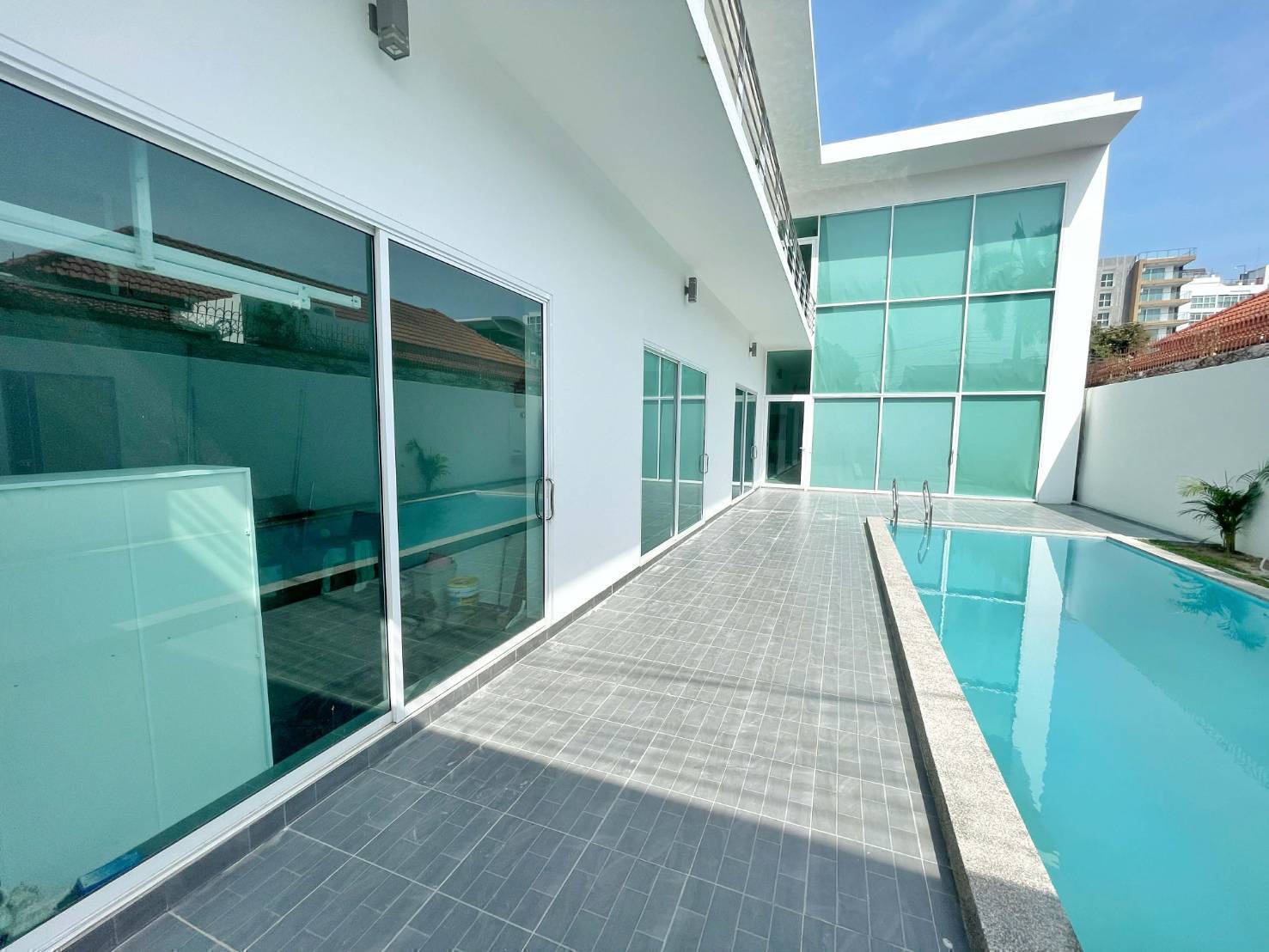 New modern Pool Villa 6 Bed, 7 Bath 80.5 SQW. @ Pratumnak Hill