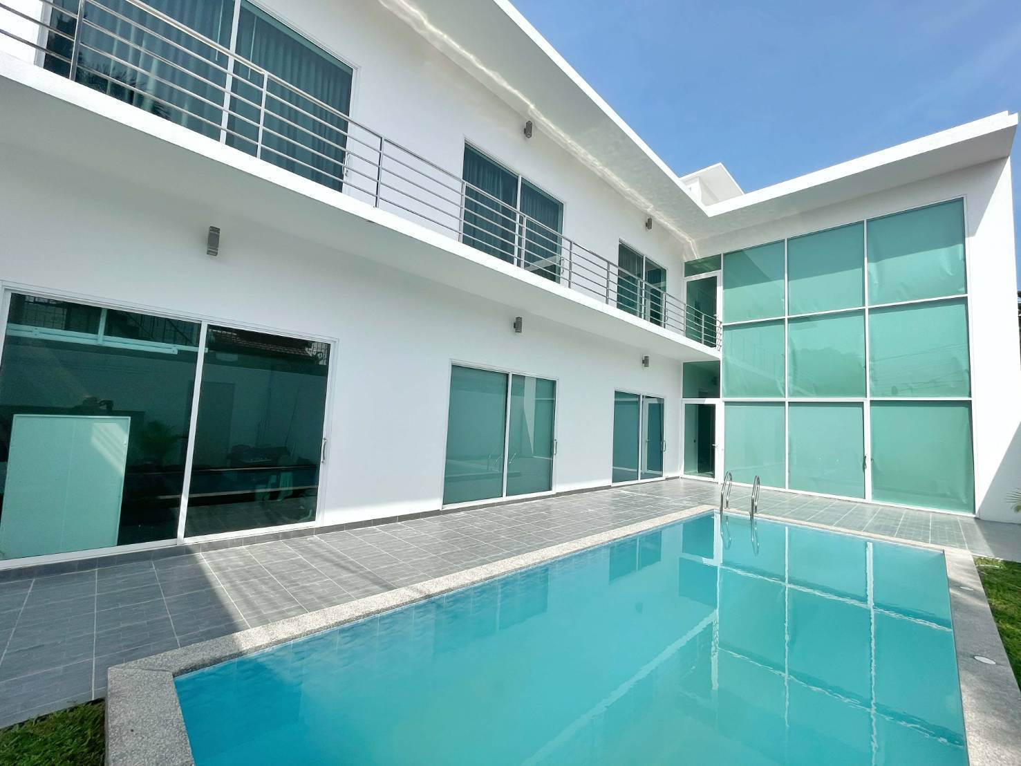 New modern Pool Villa 6 Bed, 7 Bath 80.5 SQW. @ Pratumnak Hill
