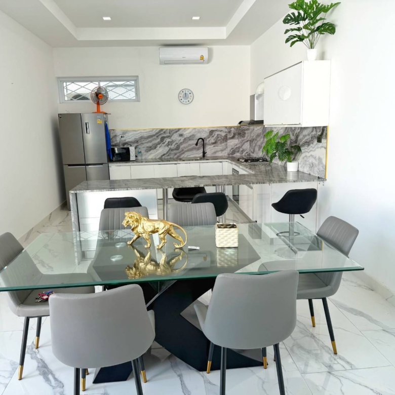 New modern Pool Villa 6 Bed, 7 Bath 80.5 SQW. @ Pratumnak Hill