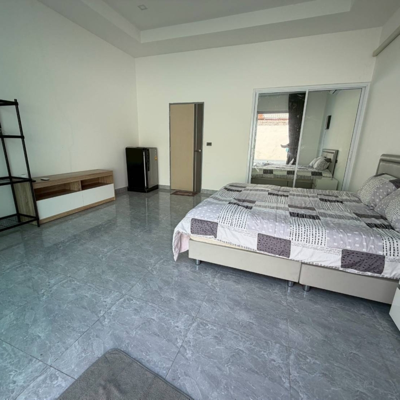 New modern Pool Villa 6 Bed, 7 Bath 80.5 SQW. @ Pratumnak Hill